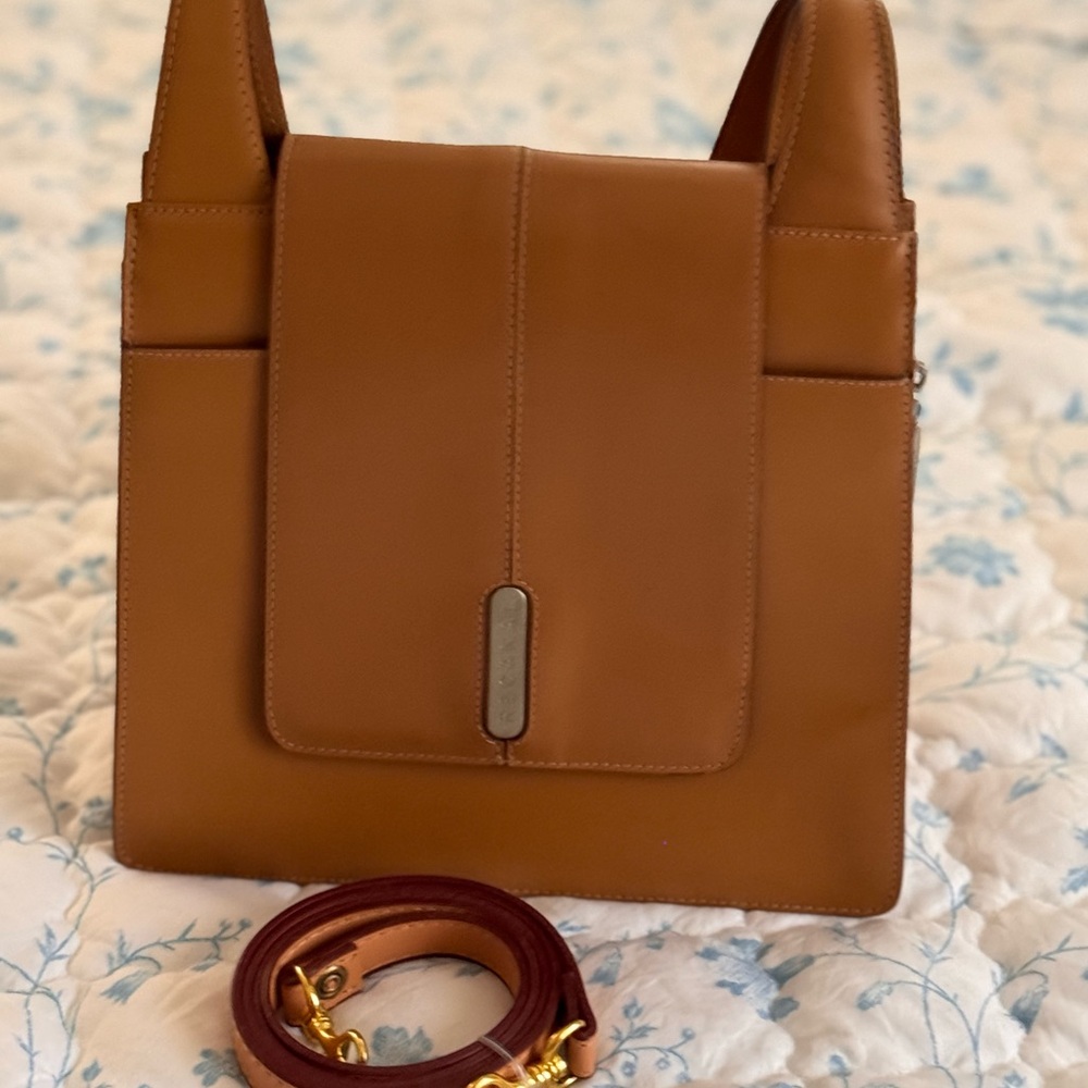 Elegant Tan Leather Shoulder Bag